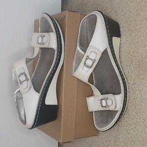 Alegria By PG Lite Iridescent White Wedge Sandals Womens 9/39
